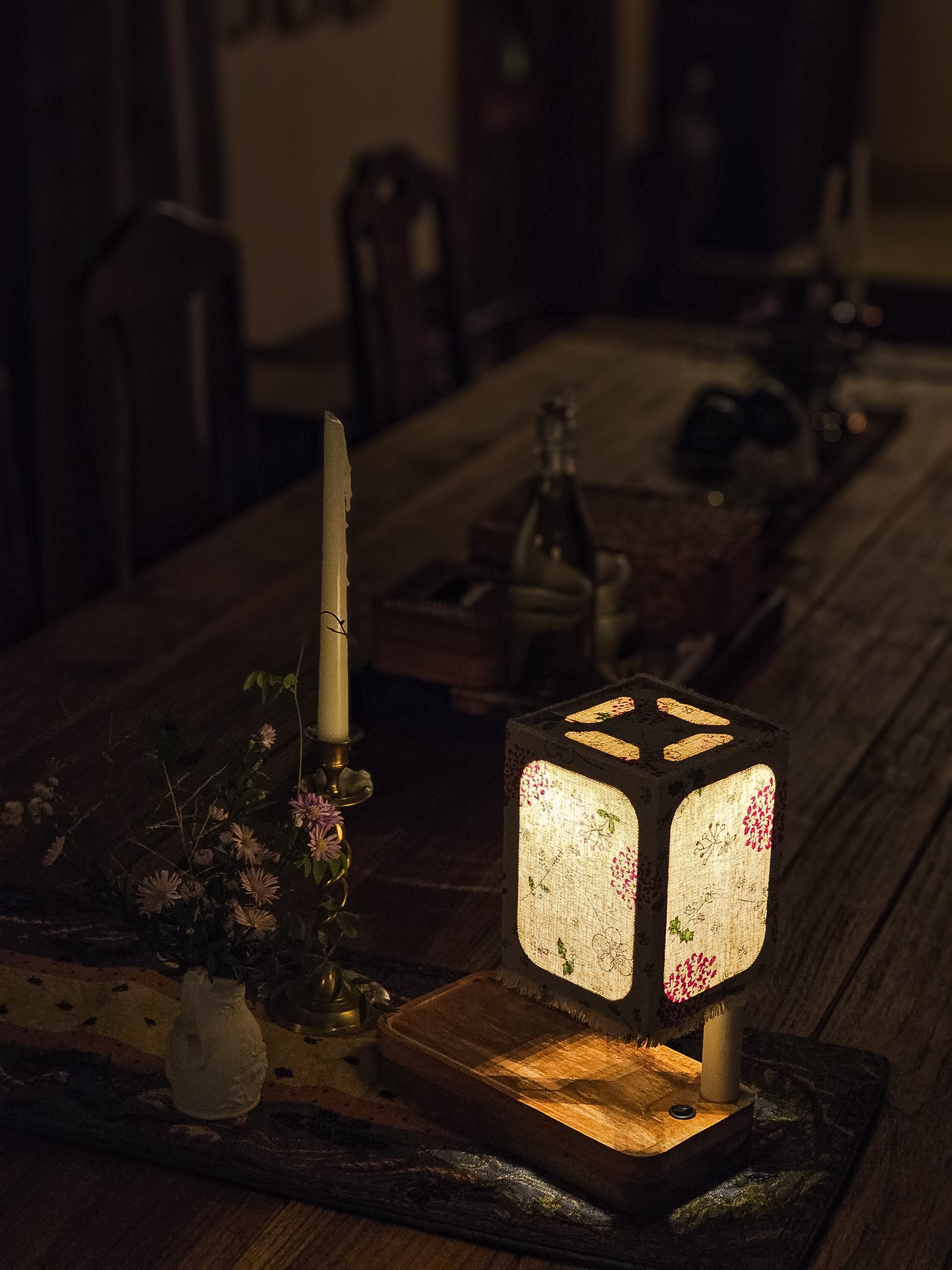 Lux Annam Floral Cube Lamp – Handcrafted Fabric & Pearlwood Wooden Light