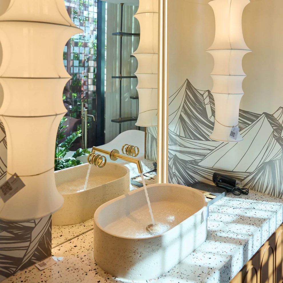Vân Nga – Graceful Beauty with Heritage Soul