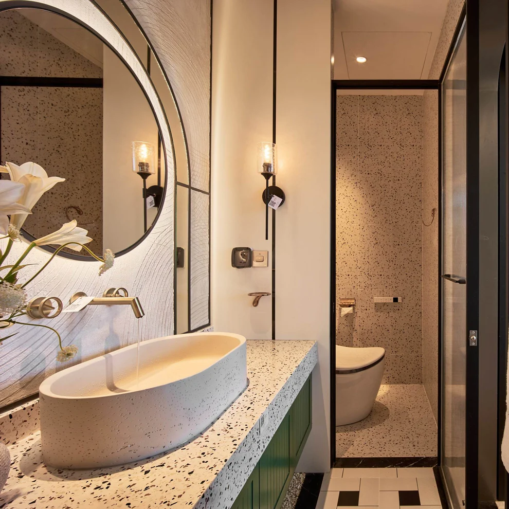 Ỷ Lan – Elegance Rooted in Tradition