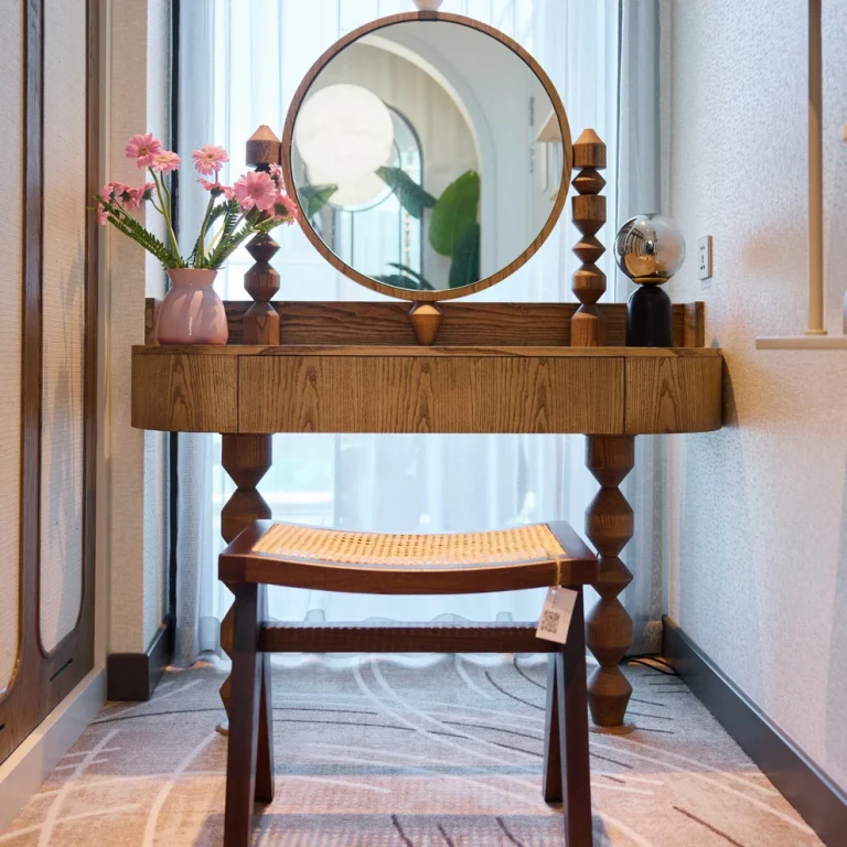 Ỷ Lan – Elegance Rooted in Tradition